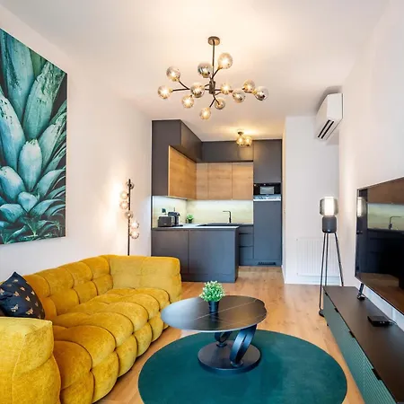 - Luxy - Garage * Budapest