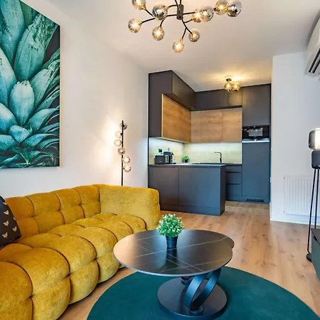 - Luxy - Garage Apartment Budapest