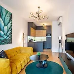 - Luxy - Garage * Budapest