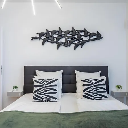 - Luxy - Garage Lägenhet