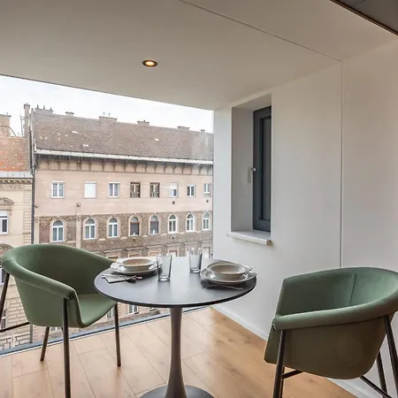 - Luxy - Garage * Budapest