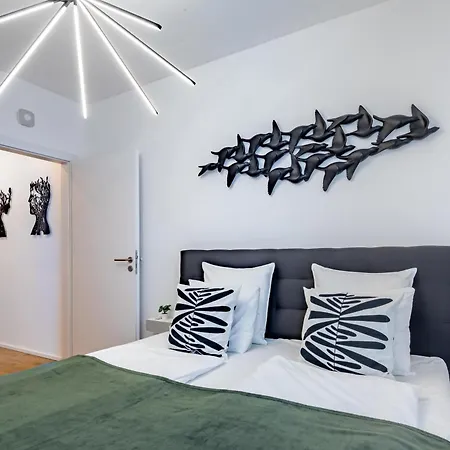 - Luxy - Garage Budapest