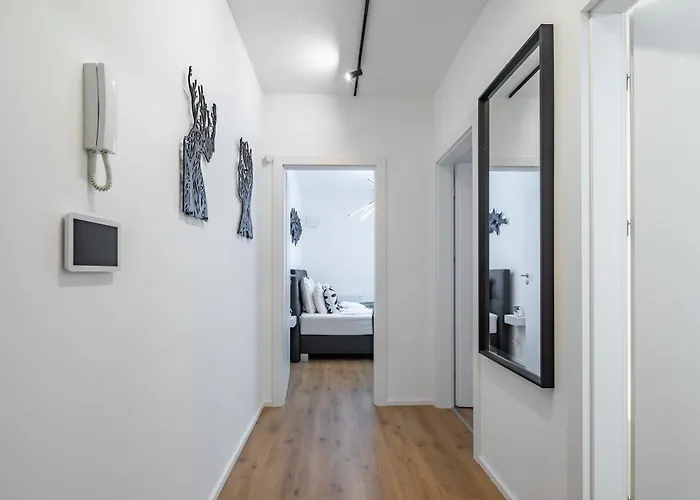 - Luxy - Garage Apartment Budapest